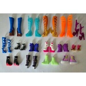 Mattel Monsters High 15 Matching Pairs of Original High Heels Boots Tennis Shoes